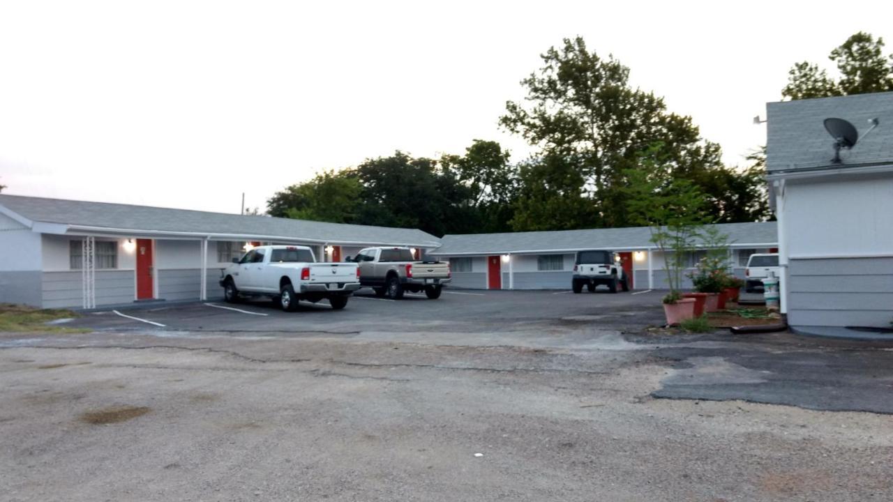 Budget Inn Hamilton Exterior photo